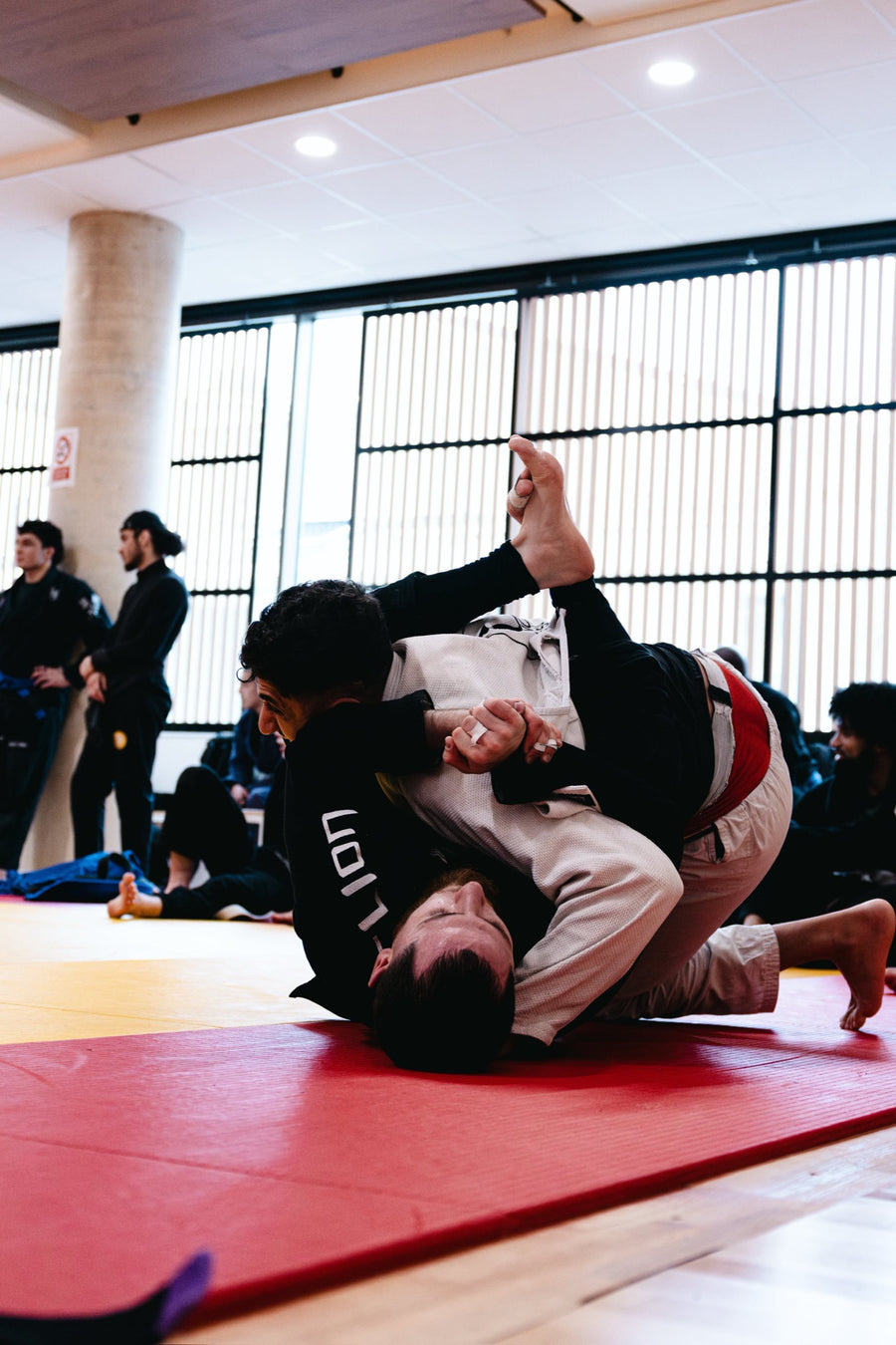 Sparring de JJB à l'entraînement, doigts tapés